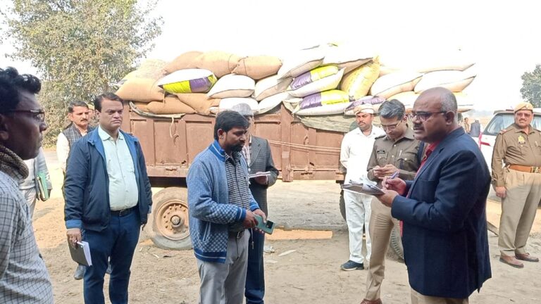 धीमी गति से धान क्रय करने पर क्रय केंद्र प्रभारी को डीएम ने किया निलंबित