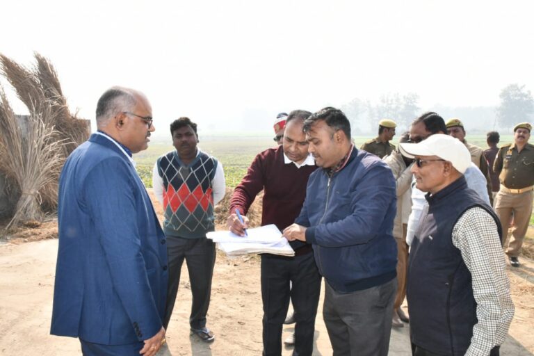 डीएम ने जल निगम नगरीय के अधिशासी अभियंता व सहायक अभियंता का रोका वेतन