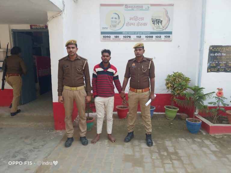 सलमेपुर: पुलिस ने मोबाइल चोर को किया गिरफ्तार