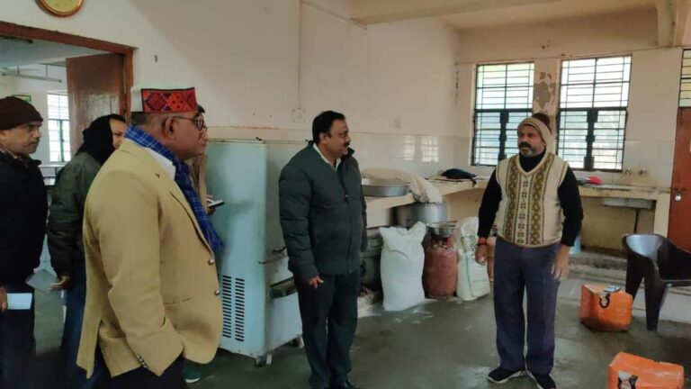 डीएम ने किया राजकीय औद्योगिक प्रशिक्षण संस्थान लिलापुर में निर्माणाधीन परियोजना का निरीक्षण