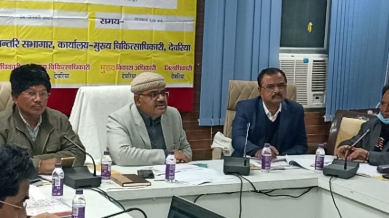 तीन चरणों में आयोजित होगे विशेष टीकाकरण पखवाडा,तैयारियों को लेकर डीएम ने की बैठक