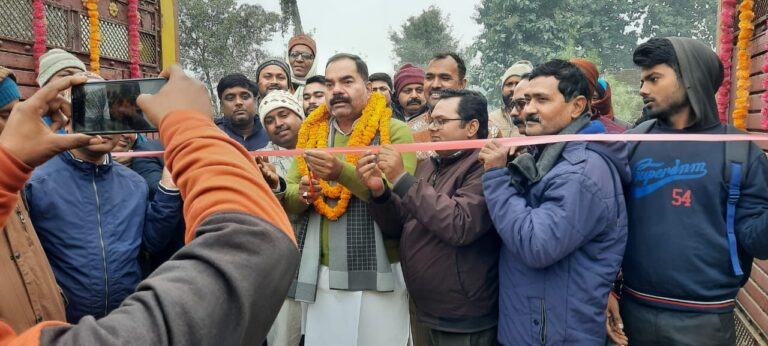 मरीजों की सेवा एक पुनीत कार्य- दीपक