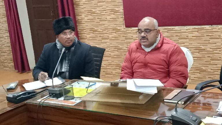 डीएम ने जिले में होने वाले इन्वेस्टर्स समिट की समीक्षा की
