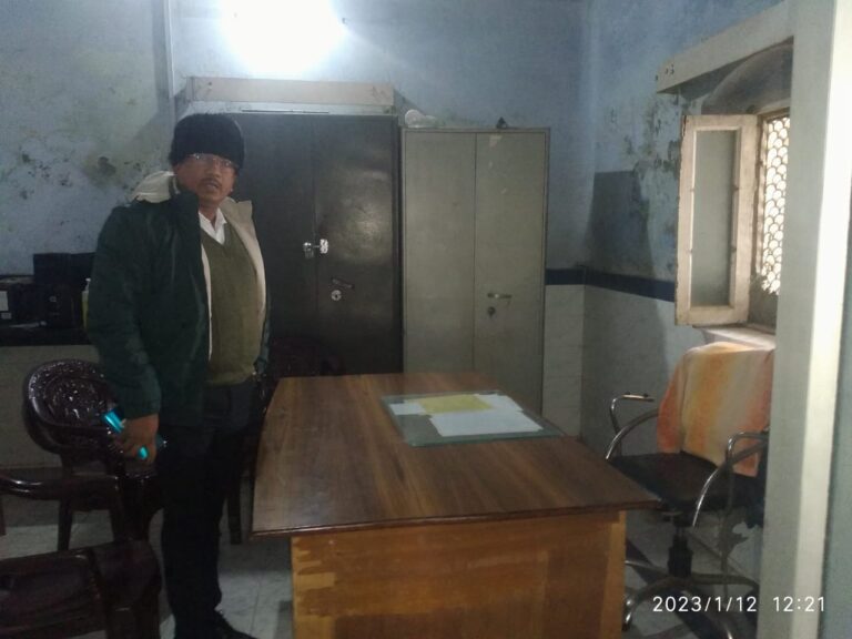 कुष्ठ कार्यालय में हस्ताक्षर कर गायब मिले 4 कार्मिक वेतन काटने का निर्देश कुष्ठ कार्यालय में हस्ताक्षर कर गायब मिले 4 कार्मिक वेतन काटने का निर्देश