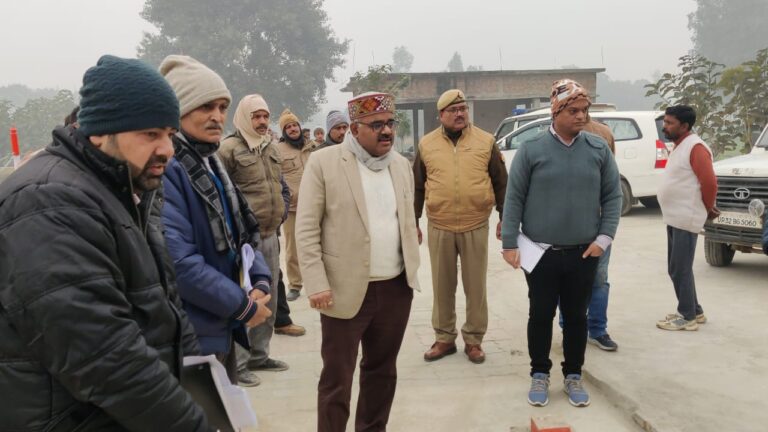 पंचायत भवन में स्वीकृत थे आठ कमरे बनवाए चार,डीएम ने स्पष्टीकरण मांगा पंचायत भवन में स्वीकृत थे आठ कमरे बनवाए चार,डीएम ने स्पष्टीकरण मांगा