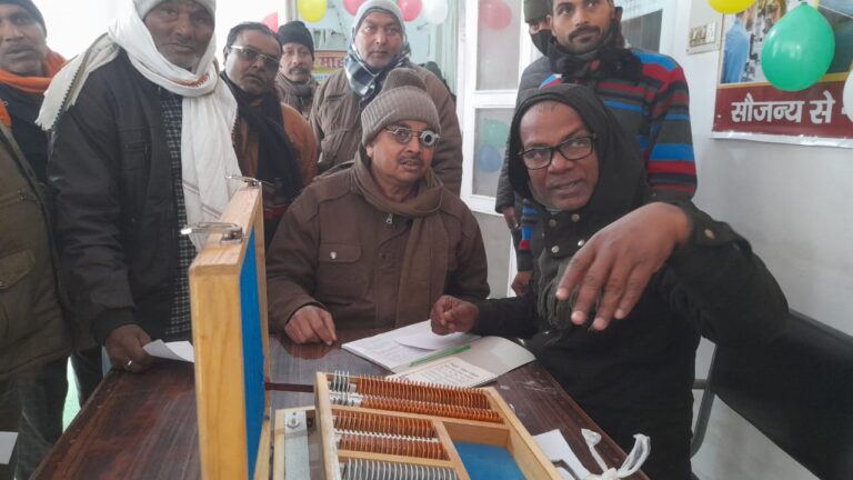 सड़क सुरक्षा माह के अन्तर्गत नेत्र एंव स्वास्थ का परीक्षण शिविर का हुआ आयोजन