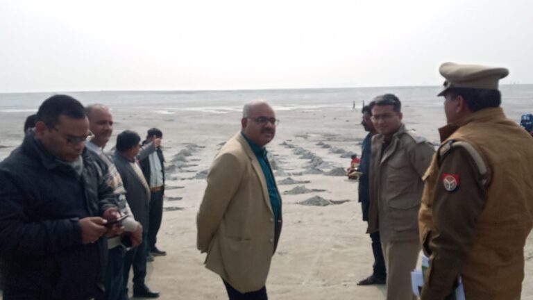 मकर संक्रांति एवं माघ अमावस्या के दृष्टिगत जिलाधिकारी ने किया बरहज घाट का निरीक्षण मकर संक्रांति एवं माघ अमावस्या के दृष्टिगत जिलाधिकारी ने किया बरहज घाट का निरीक्षण