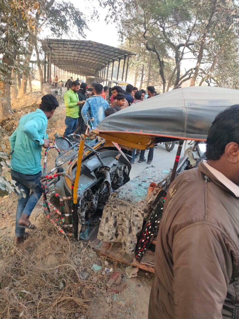 भटनी:अंडरपास के पास ऑटो और पिकअप में टक्कर एक की मौत
