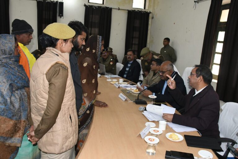 सभी संबंधित पक्षों को सुनकर गुणवत्तापूर्ण हो निस्तारण:डीएम