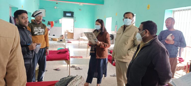 सचिव ने किया जिला कारागार देवरिया का औचक निरीक्षण