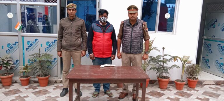 तमंचा और जिंदा कारतूस के साथ एक गिरफ्तार तमंचा और जिंदा कारतूस के साथ एक गिरफ्तार