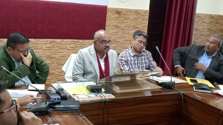 डीएम ने महाशिवरात्रि पर्व को लेकर मंदिरों पर आवश्यक व्यवस्था सुनिश्चित कराने हेतु की बैठक