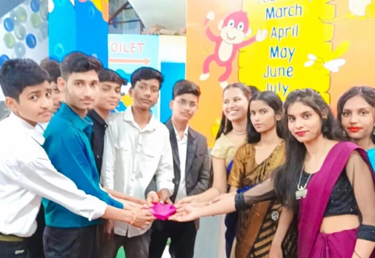 न्यू लाइट एकेडमी में आयोजित हुआ विदाई समारोह न्यू लाइट एकेडमी में आयोजित हुआ विदाई समारोह