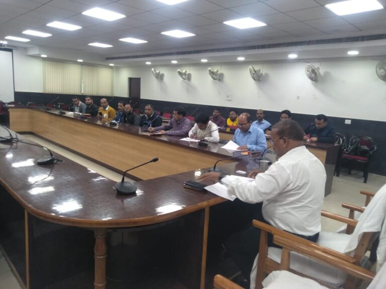 सीडीओ की अध्यक्षता में कौशल विकास मिशन के अन्तर्गत संचालित विभिन्न योजनाओं की हुई मासिक समीक्षा बैठक