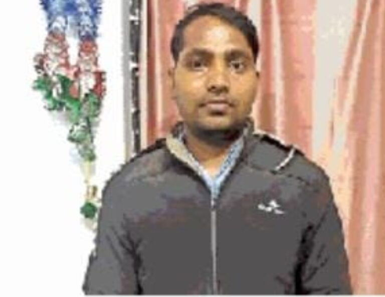 यूपी बोर्ड परीक्षा:दूसरे के जगह पेपर दे रहे युवक को केंद्र व्यवस्थापक ने पकड़ा,केस दर्ज यूपी बोर्ड परीक्षा:दूसरे के जगह पेपर दे रहे युवक को केंद्र व्यवस्थापक ने पकड़ा,केस दर्ज