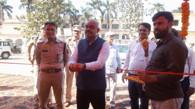 प्रदेश के प्रगति को जानने का अवसर देती है प्रदर्शनी: डीएम प्रदेश के प्रगति को जानने का अवसर देती है प्रदर्शनी: डीएम