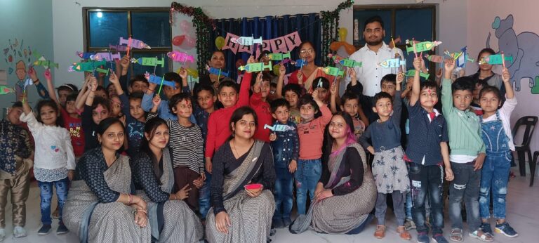अबीर एवं गुलाल के साथ दी होली की बधाई अबीर एवं गुलाल के साथ दी होली की बधाई