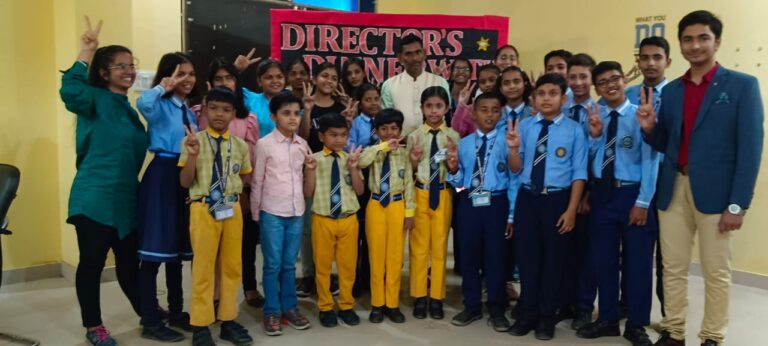 परीक्षा में टॉप 30 बच्चों के साथ प्रबंधक ने किया रात्रि भोज