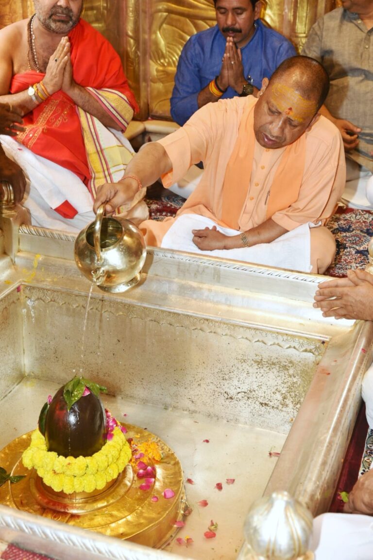 काशी विश्वनाथ के दरबार में 100 बार दर्शन करने वाले पहले मुख्यमंत्री बने योगी आदित्यनाथ काशी विश्वनाथ के दरबार में 100 बार दर्शन करने वाले पहले मुख्यमंत्री बने योगी आदित्यनाथ
