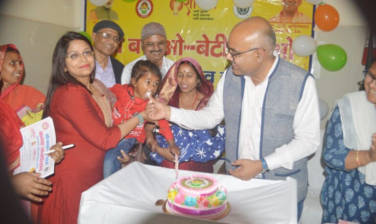 बेटियों से बढ़ती है घर की शोभा: डीएम बेटियों से बढ़ती है घर की शोभा: डीएम