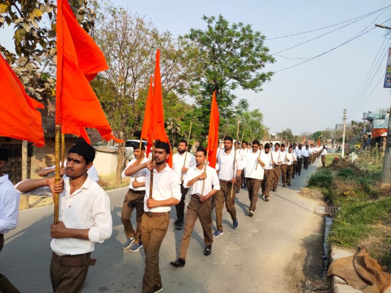 हिन्दू नव वर्ष के अवसर पर स्वयंसेवको ने किया पथ संचलन हिन्दू नव वर्ष के अवसर पर स्वयंसेवको ने किया पथ संचलन