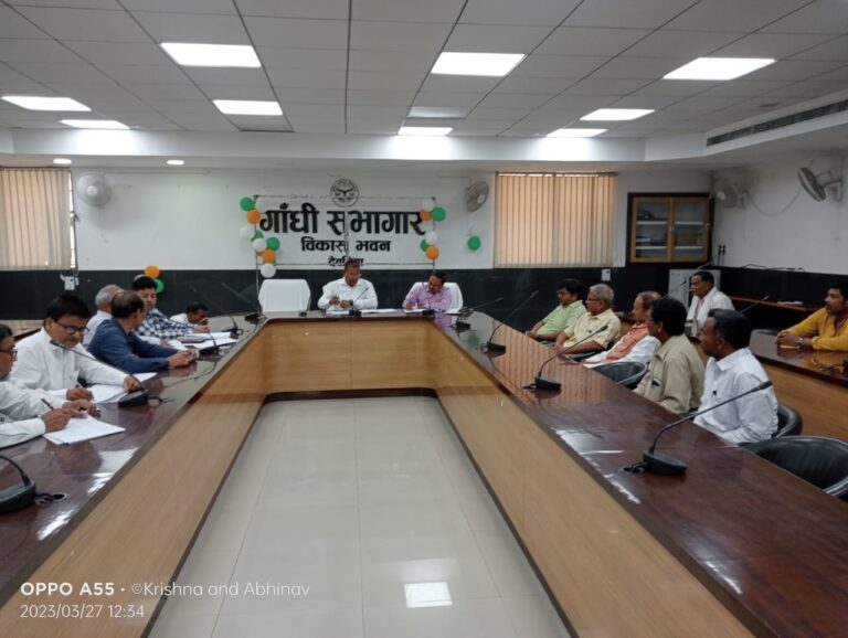 सीडीओ की अध्यक्षता में समस्त खण्ड विकास अधिकारियों की समीक्षा बैठक सम्पन्न