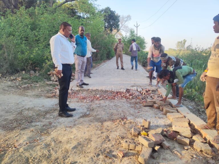 सीडीओ ने किया मनरेगा योजनान्तर्गत चल रहे कार्य का निरीक्षण