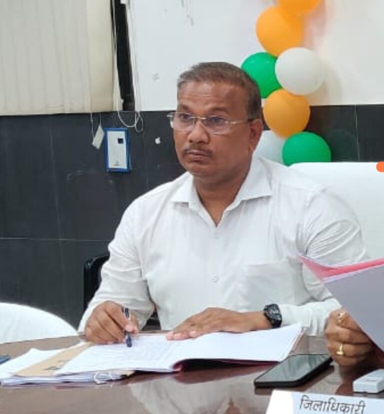 सीडीओ ने दो ग्राम विकास अधिकारी व एक ग्राम पंचायत अधिकारी को बिना अवकाश स्वीकृत कराये मुख्यालय से बाहर रहने उनके विरूद्ध दण्डात्मक कार्यवाही करने का दिया निर्देश सीडीओ ने दो ग्राम विकास अधिकारी व एक ग्राम पंचायत अधिकारी को बिना अवकाश स्वीकृत कराये मुख्यालय से बाहर रहने उनके विरूद्ध दण्डात्मक कार्यवाही करने का दिया निर्देश