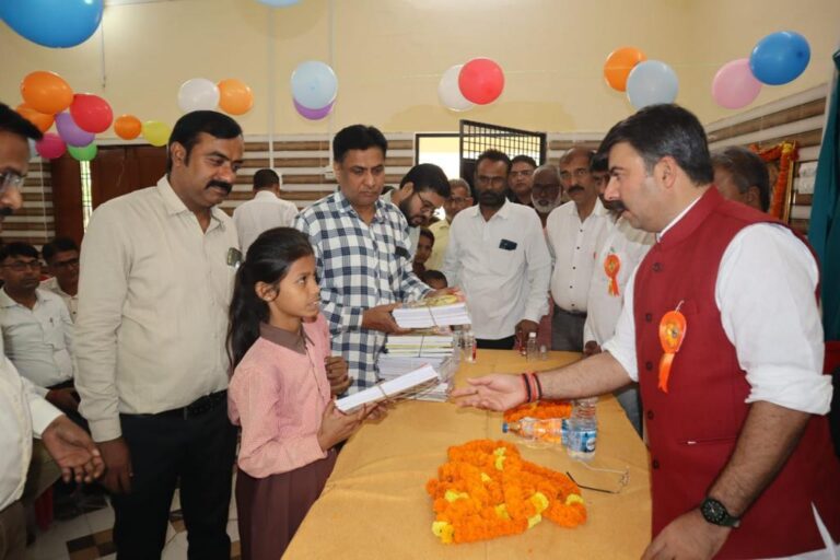 स्कूल चलो अभियान तथा संचारी रोग नियंत्रण अभियान का शुभारंभ