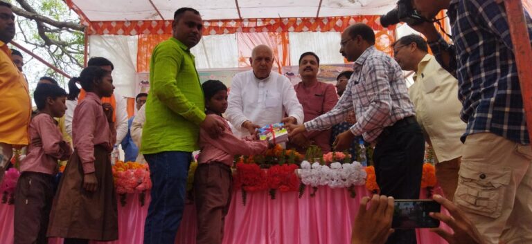 कृषि मंत्री के स्कूल चलो अभियान का किया शुभारंभ