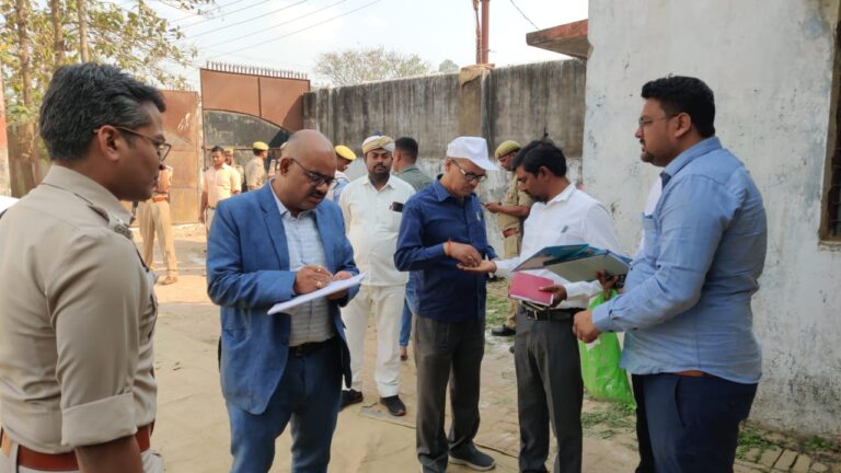 जिलाधिकारी ने किया गेहूँ क्रय केंद्र का निरीक्षण