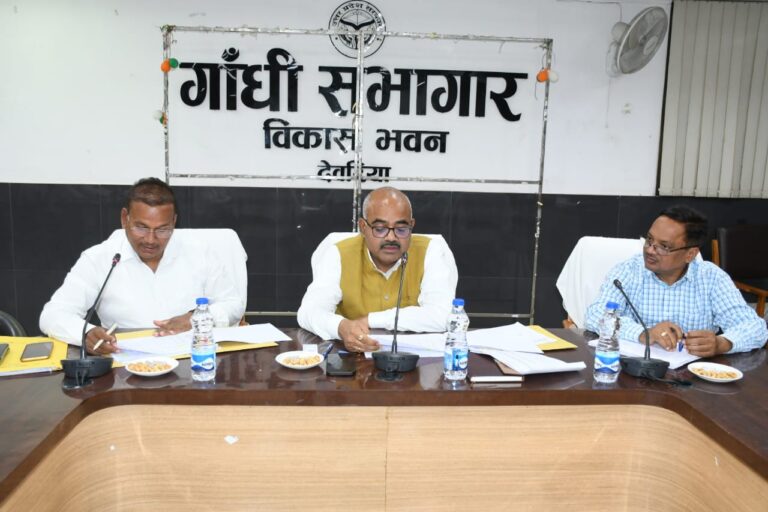 जिलाधिकारी ने नगर निकाय चुनाव की तैयारियों की समीक्षा की