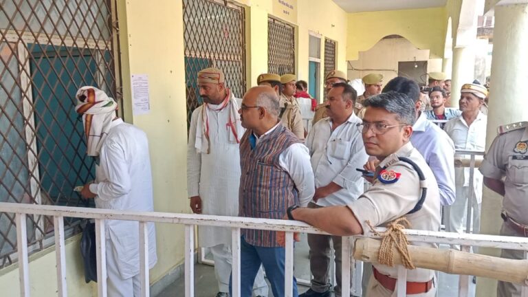 डीएम व एसपी ने नामांकन स्थल का किया निरीक्षण