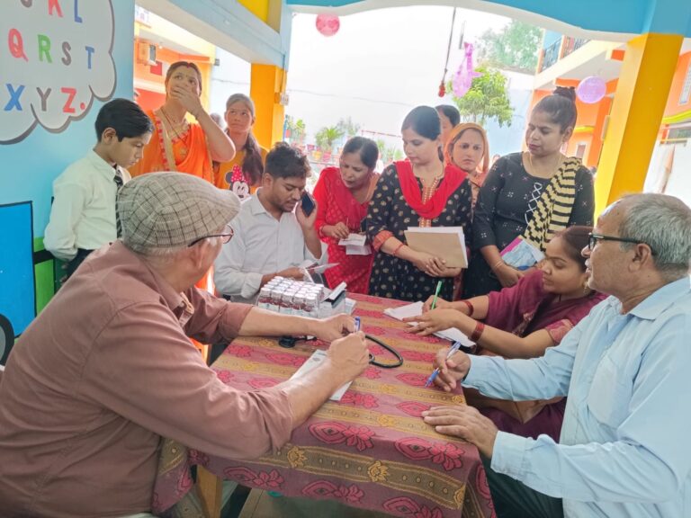 Deoria News:निशुल्क स्वास्थ्य शिविर का हुआ आयोजन Deoria News:निशुल्क स्वास्थ्य शिविर का हुआ आयोजन