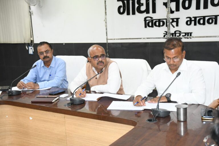 जिलाधिकारी ने की 50 लाख रुपए से अधिक लागत वाली निर्माण परियोजनाओं की समीक्षा जिलाधिकारी ने की 50 लाख रुपए से अधिक लागत वाली निर्माण परियोजनाओं की समीक्षा