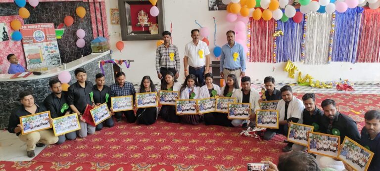 एलपीएम कालेज आफ फार्मेसी में हुआ विदाई समारोह का आयोजन