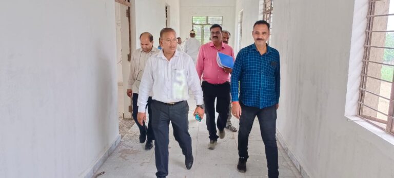 सीडीओ ने ब्लाक बैतालपुर अंतर्गत राजकीय औद्योगिक प्रशिक्षण संस्थान, लीलापुर का किया आकस्मिक निरीक्षण