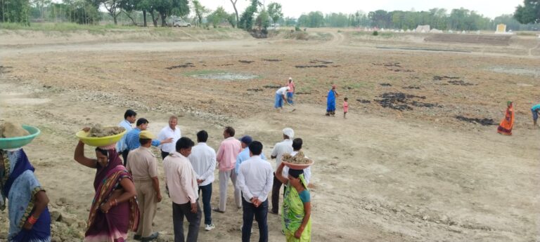 कार्य मानक के अनुरूप नहीं बनाये जाने पर सम्बन्धित तकनीकी सहायक एवं ग्राम पंचायत सचिव स्पष्टीकरण तलब कार्य मानक के अनुरूप नहीं बनाये जाने पर सम्बन्धित तकनीकी सहायक एवं ग्राम पंचायत सचिव स्पष्टीकरण तलब
