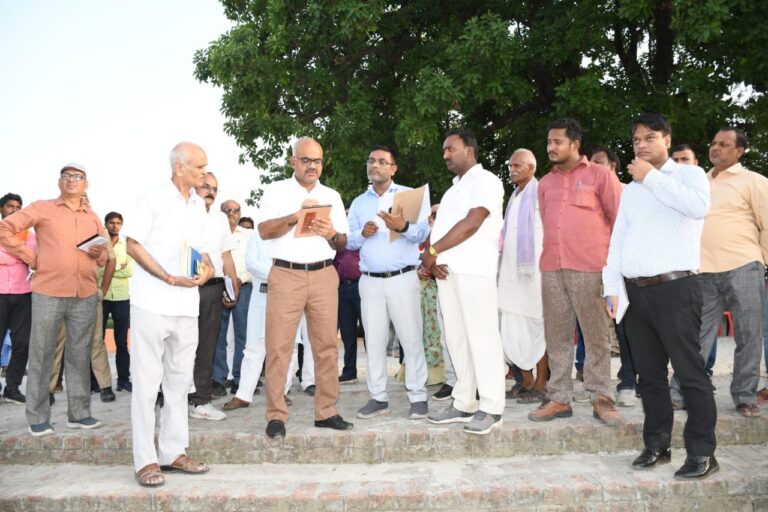 जिलाधिकारी ने किया अमृत सरोवर परियोजना का निरीक्षण, दिये आवश्यक निर्देश जिलाधिकारी ने किया अमृत सरोवर परियोजना का निरीक्षण, दिये आवश्यक निर्देश