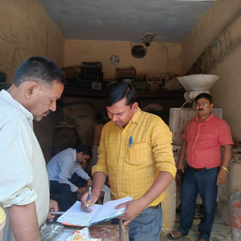 खाद्य सुरक्षा अधिकारियों द्वारा विशेष अभियान चलाकर मसालों के संग्रहित किए गए नमूनें