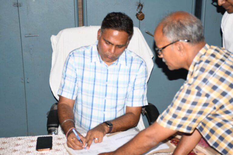 नवागत जिलाधिकारी ने किया पदभार ग्रहण नवागत जिलाधिकारी ने किया पदभार ग्रहण