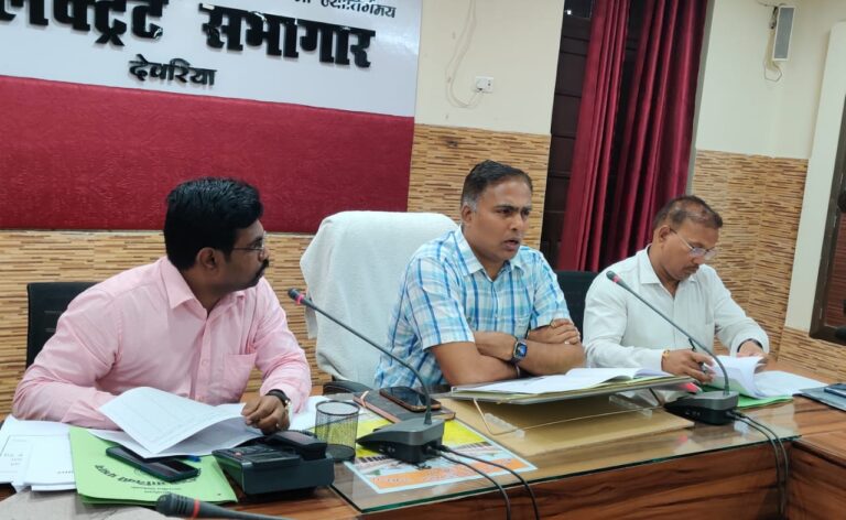 वृक्षारोपण अभियान की सफलता के लिए जन भागीदारी आवश्यक: डीएम