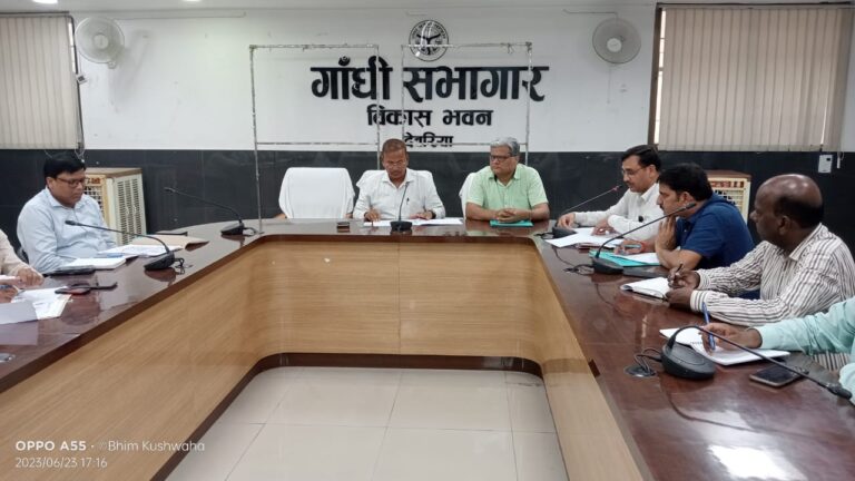 सीडीओ की अध्यक्षता में हुई बैंकर्स की बैठक सीडीओ की अध्यक्षता में हुई बैंकर्स की बैठक