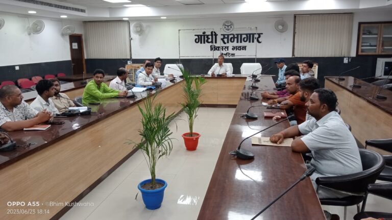 संरक्षित गोवंशों को ग्रीष्म ऋतु से बचाने हेतु किये गये उपाय व तैयारियों के प्रभावी अनुश्रवण हेतु आयोजित हुई समीक्षा बैठक