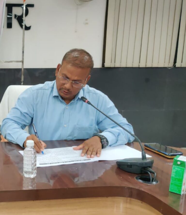 सीडीओ ने की समस्त खण्ड विकास अधिकारी एवं अतिरिक्त कार्यक्रम अधिकारी के साथ समीक्षा बैठक