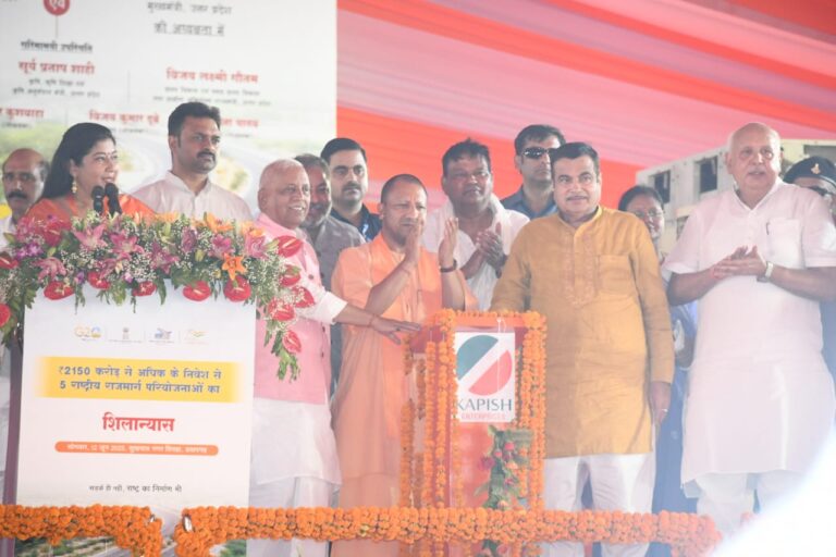 बटन दबा कर मुख्यमंत्री योगी आदित्यनाथ एवं भारत सरकार के सडक परिवहन मंत्री नितिन गडकरी ने 5 राष्ट्रीय राजमार्गो का किया शिलान्यास बटन दबा कर मुख्यमंत्री योगी आदित्यनाथ एवं भारत सरकार के सडक परिवहन मंत्री नितिन गडकरी ने 5 राष्ट्रीय राजमार्गो का किया शिलान्यास