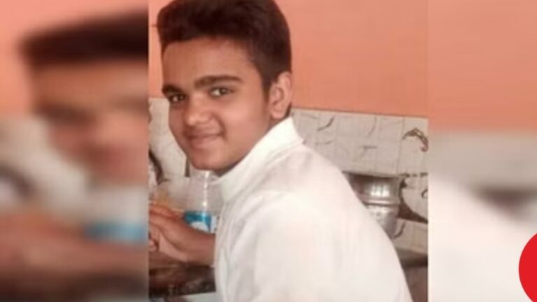 Deoria News: नदी में नहाते समय किशोर डूबा, मौत Deoria News: नदी में नहाते समय किशोर डूबा, मौत
