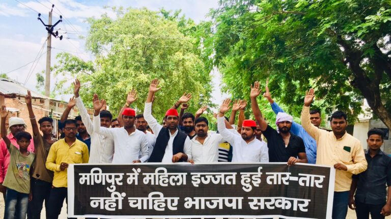 Deoria News:मणिपुर की घटना को लेकर भाजपा के विरुद्ध जनाक्रोश – विजय रावत