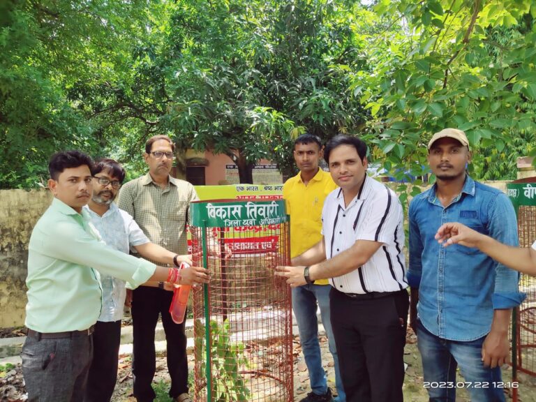 Deoria News: रोपित किये गए पौधों के संरक्षण की भी जिम्मेदारी युवाओं को निभानी है-मुख्य विकास अधिकारी Deoria News: रोपित किये गए पौधों के संरक्षण की भी जिम्मेदारी युवाओं को निभानी है-मुख्य विकास अधिकारी