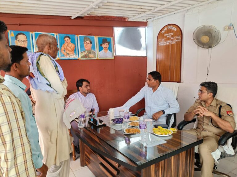 जिलाधिकारी व पुलिस अधीक्षक देवरिया द्वारा थाना रूद्रपुर व एकौना में सुनी गयी समस्याएं जिलाधिकारी व पुलिस अधीक्षक देवरिया द्वारा थाना रूद्रपुर व एकौना में सुनी गयी समस्याएं